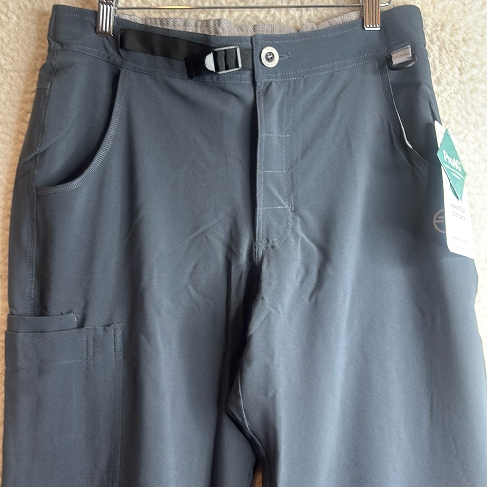 NWT Mens Essential Threads Welby Antimicrobial Gray Scrubs Set Size MEDIUM - Picture 10 of 16